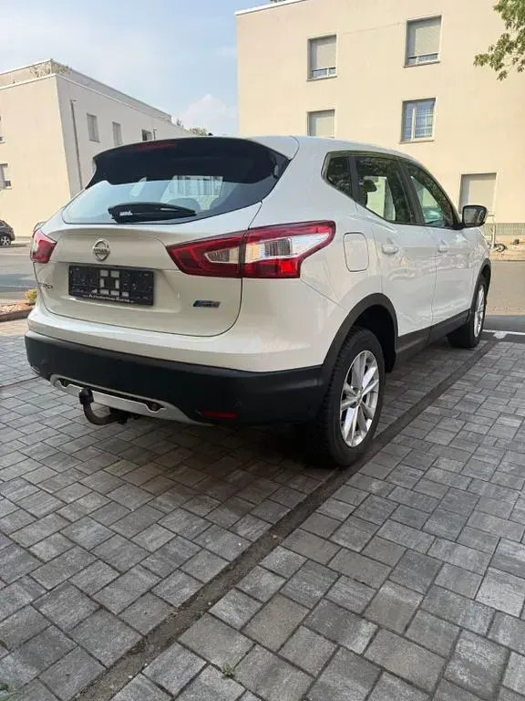 Gebraucht Nissan Qashqai 131 PS (96 kW) 2014 Weiß SUV