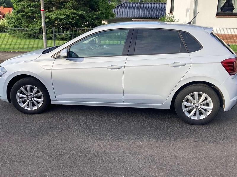 Weiß Gebraucht 2018 VW Polo Highline Limousine | 10.699 € (Guter Preis) - Bild 1/4