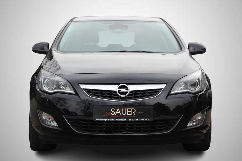 Gebraucht Opel Astra Innovation 179 PS (131 kW) 2011 Schwarz Limousine