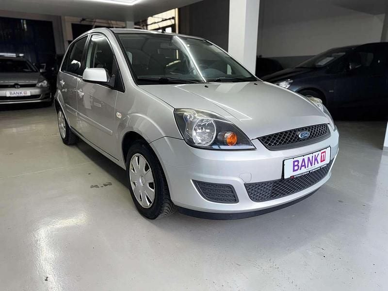 Gebraucht Ford Fiesta Style 80 PS (58 kW) 2008 Polarsilber metallic Kleinwagen