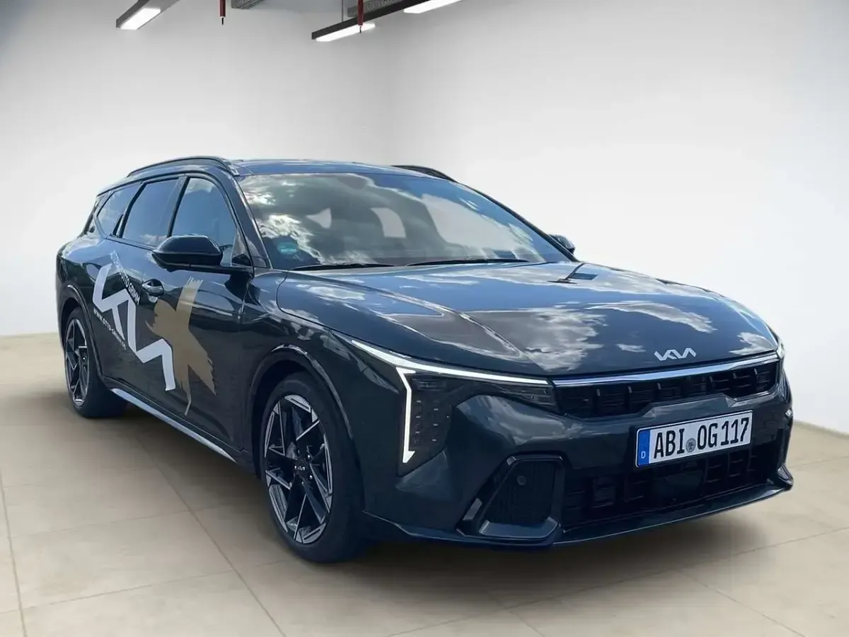 Gebraucht Kia K4 GT-Line 179 PS (131 kW) 2026 Interstellar grau metallic Kombi