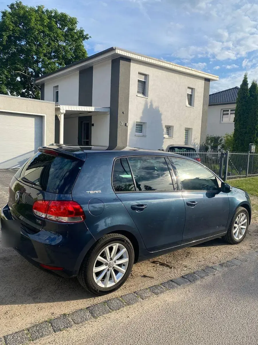 Gebraucht VW Golf VI Team 122 PS (89 kW) 2011 Blau Kleinwagen