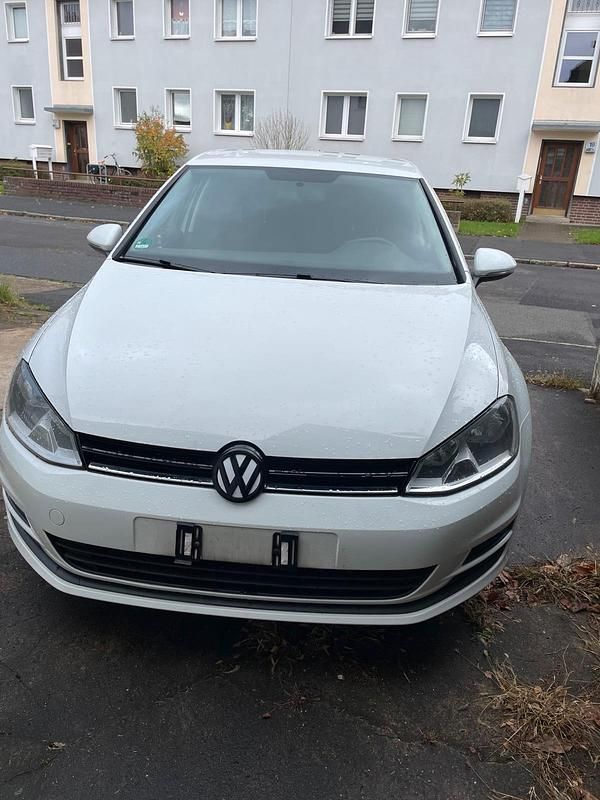 Weiß Gebraucht 2016 VW Golf VII Kleinwagen | 7.599 € (Superpreis) - Bild 1/4