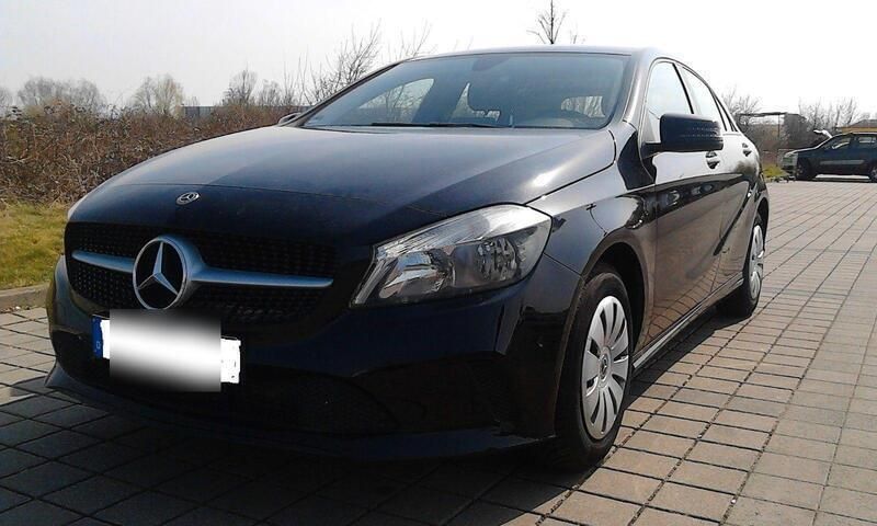 Schwarz Gebraucht 2018 Mercedes A160 Style Limousine | 18.690 € (Etwas zu teuer) - Bild 1/4
