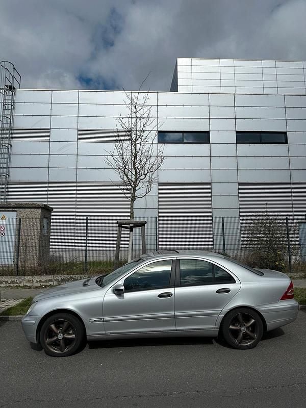 Gebraucht Mercedes C180 143 PS (105 kW) 2003 Silber Limousine