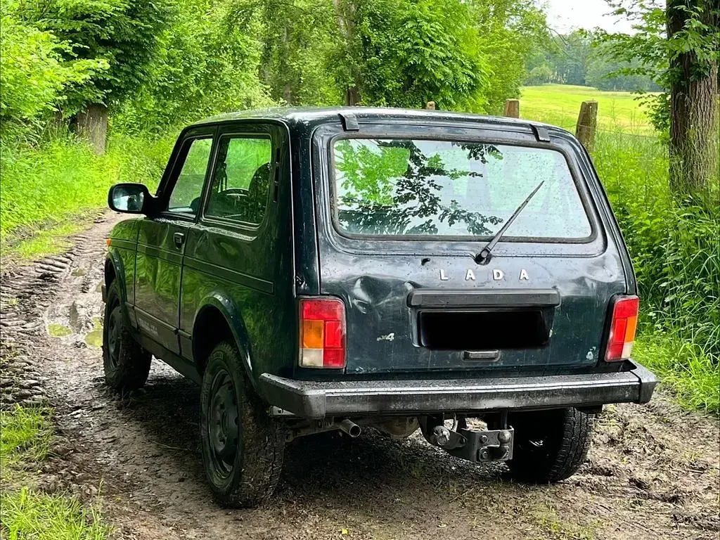 Gebraucht Lada niva 83 PS (61 kW) 2017 Grün SUV
