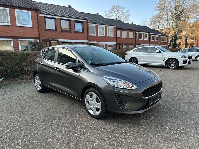 Gebraucht Ford Fiesta Cool & Connect 86 PS (63 kW) 2018 Grau Kleinwagen