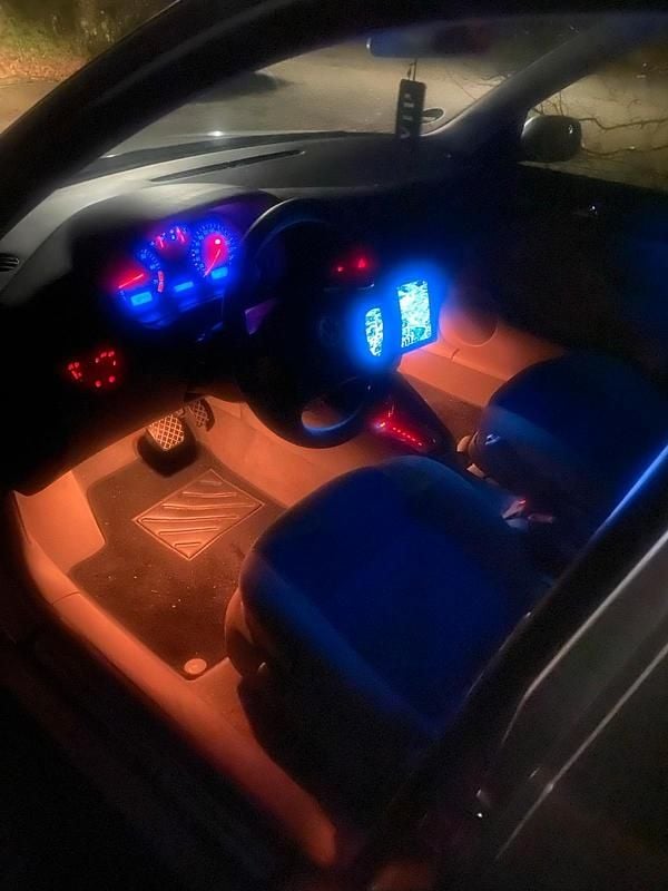 Silber Gebraucht 2000 VW Golf IV Kleinwagen | 3.000 € (Etwas zu teuer) - Bild 1/4