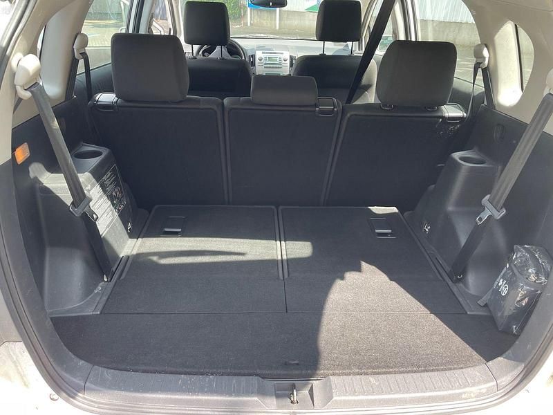 Weiß Gebraucht 2005 Toyota Corolla Verso Van / Kleinbus | 3.999 € (Fairer Preis) - Bild 1/4