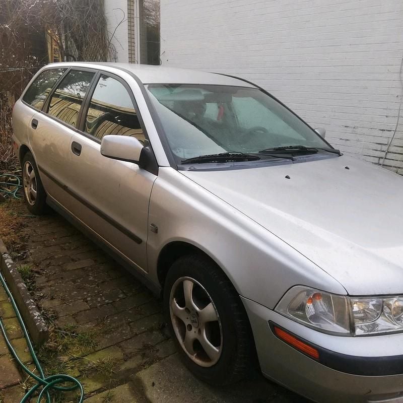 Gebraucht Volvo V40 122 PS (89 kW) 2002 Silber Kombi