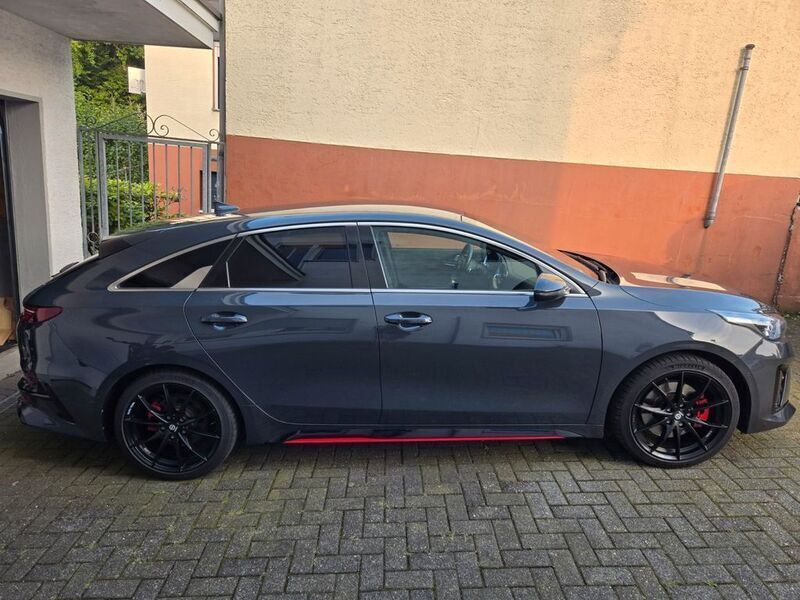 Grau Gebraucht 2020 Kia ProCeed Kleinwagen | 21.000 € (Guter Preis) - Bild 1/4