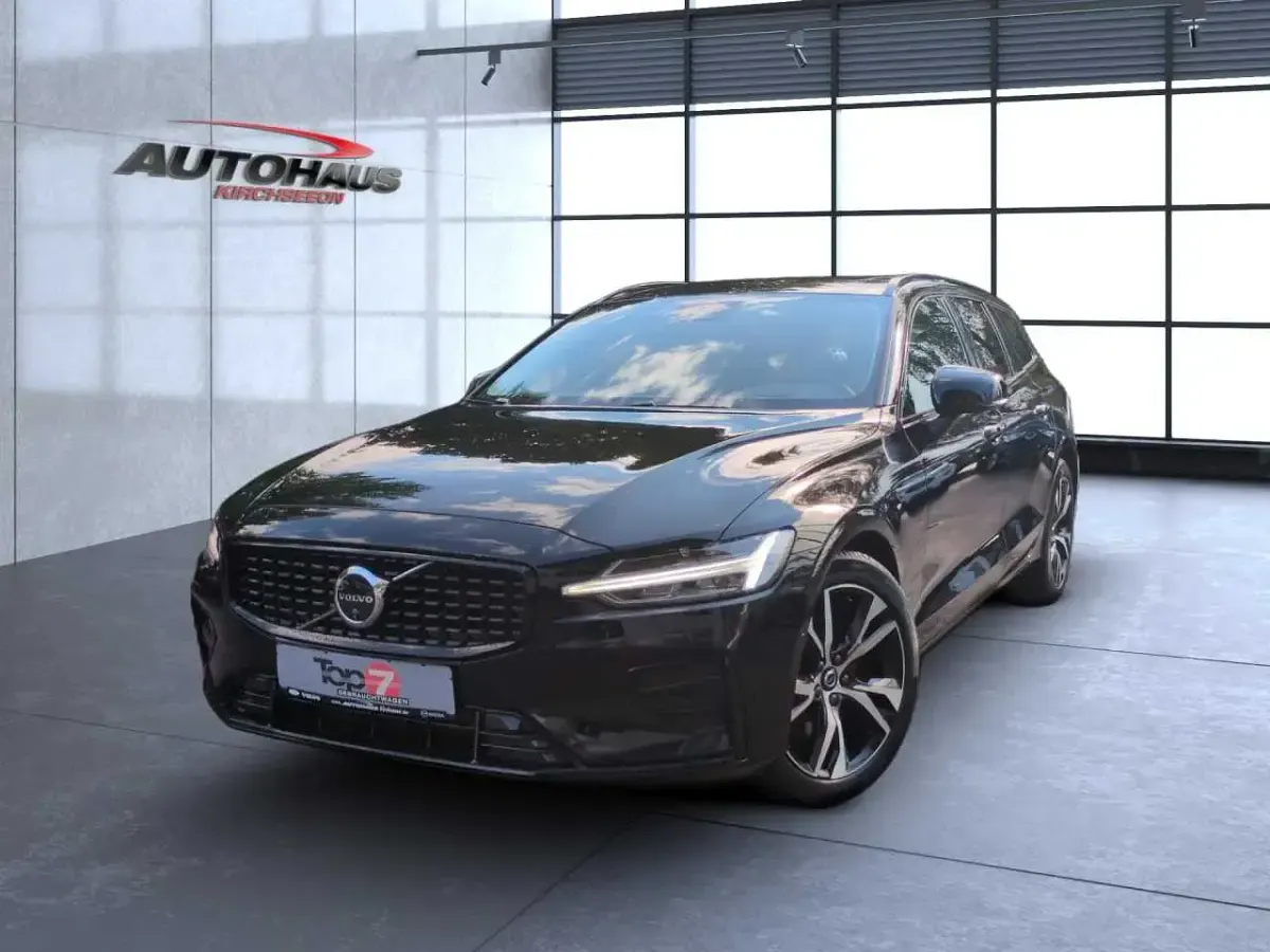 Gebraucht Volvo V60 145 PS (106 kW) 2025 Kombi