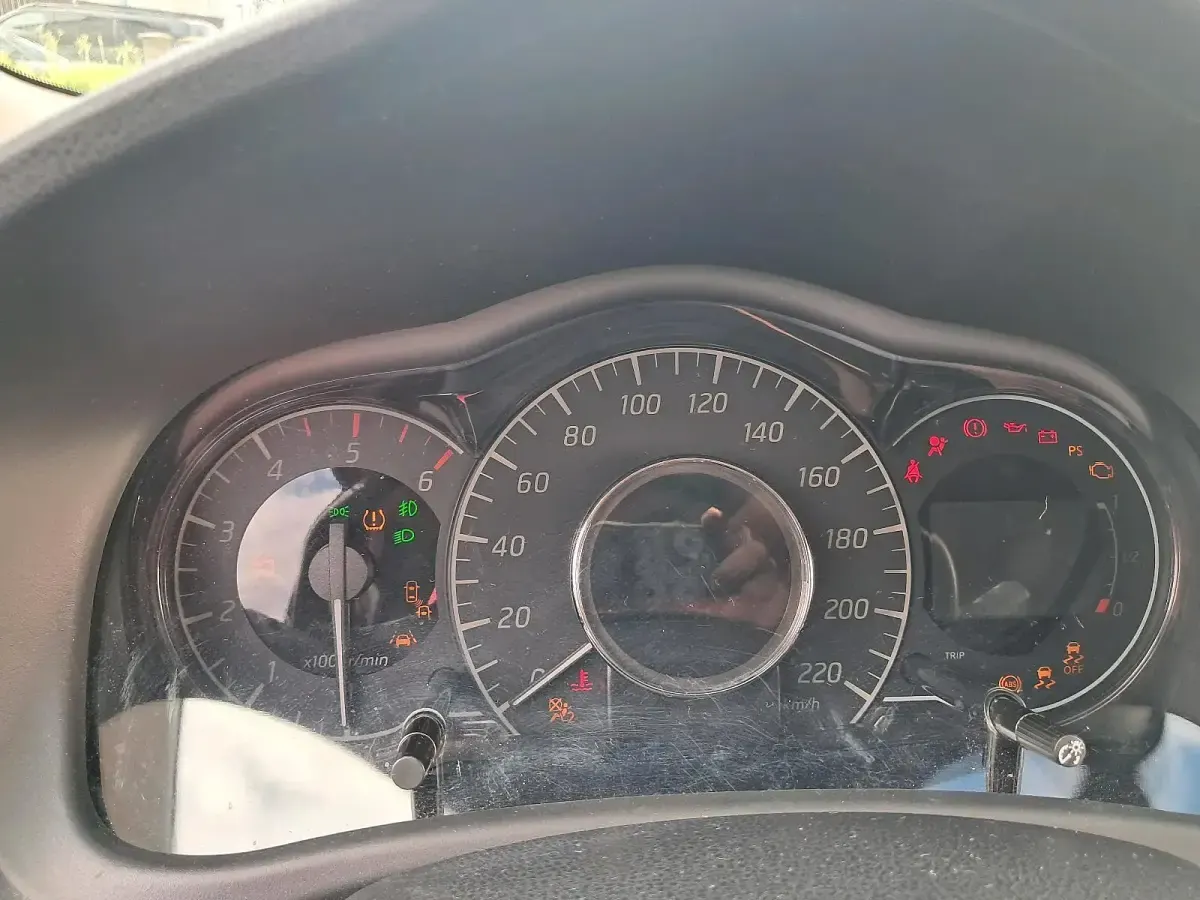Gebraucht Nissan Note 360º 90 PS (66 kW) 2015 Schwarz Kleinwagen