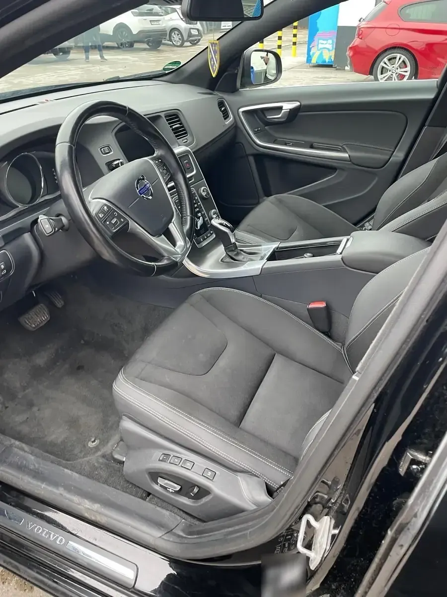 Gebraucht Volvo V60 181 PS (133 kW) 2014 Schwarz Kombi