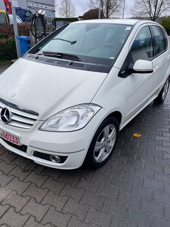 Weiß Gebraucht 2012 Mercedes A160 Limousine | 3.990 € (Superpreis) - Bild 1/4