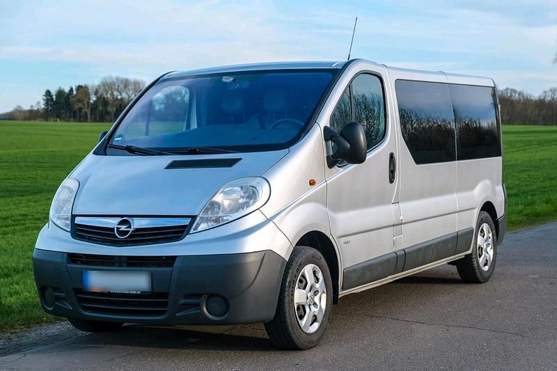 Gebraucht Opel Vivaro 114 PS (83 kW) 2012 Silber Van / Kleinbus