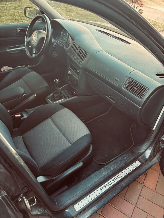 Second-hand VW Golf IV 75 CP (55 kW) 2003 Negru Berlinǎ