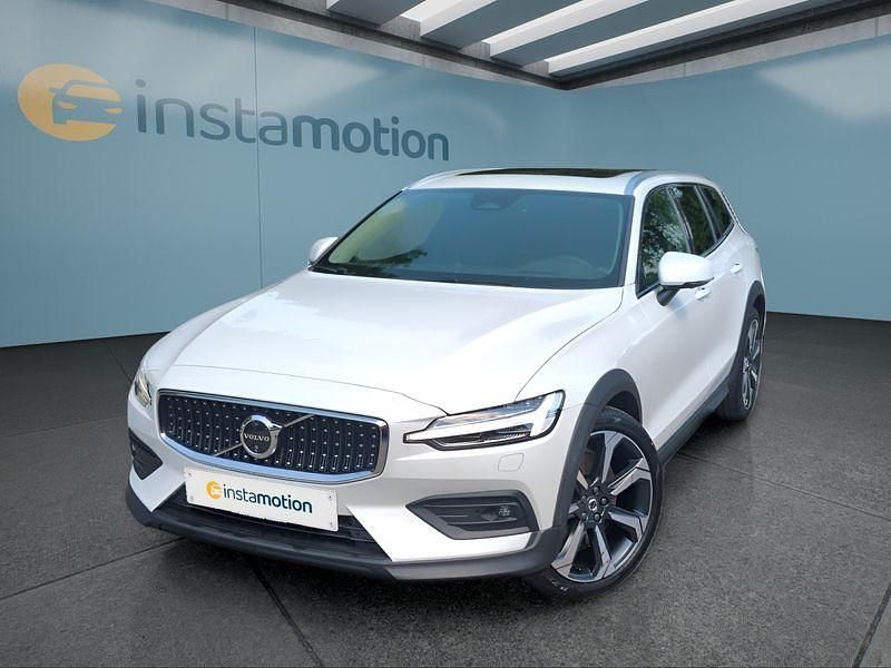 Weiß Gebraucht 2023 Volvo V60 CC Kombi | 45.949 € (Etwas zu teuer) - Bild 1/4