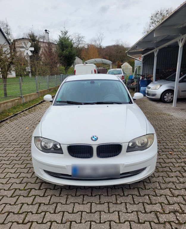 Weiß Gebraucht 2008 BMW 116 Advantage Kleinwagen | 2.500 € (Guter Preis) - Bild 1/4