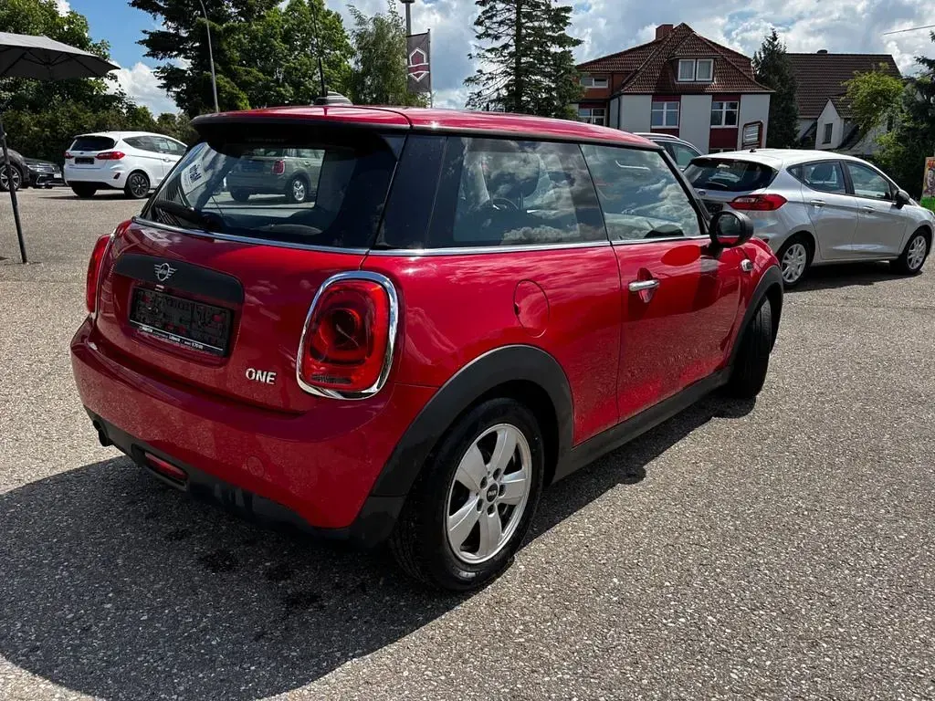 Gebraucht Mini ONE 102 PS (75 kW) 2019 Rot Kleinwagen