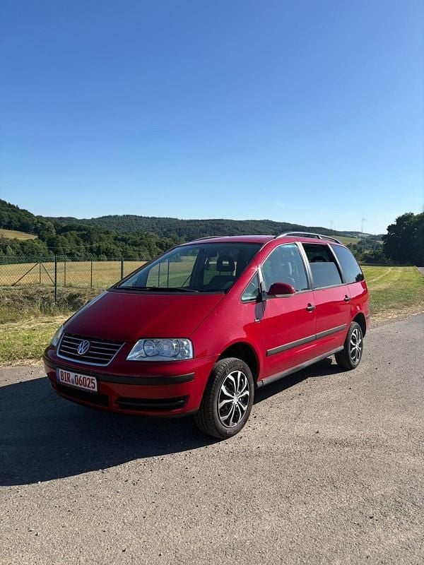 Rot Gebraucht 2009 VW Sharan Van / Kleinbus | 2.700 € (Fairer Preis) - Bild 1/4