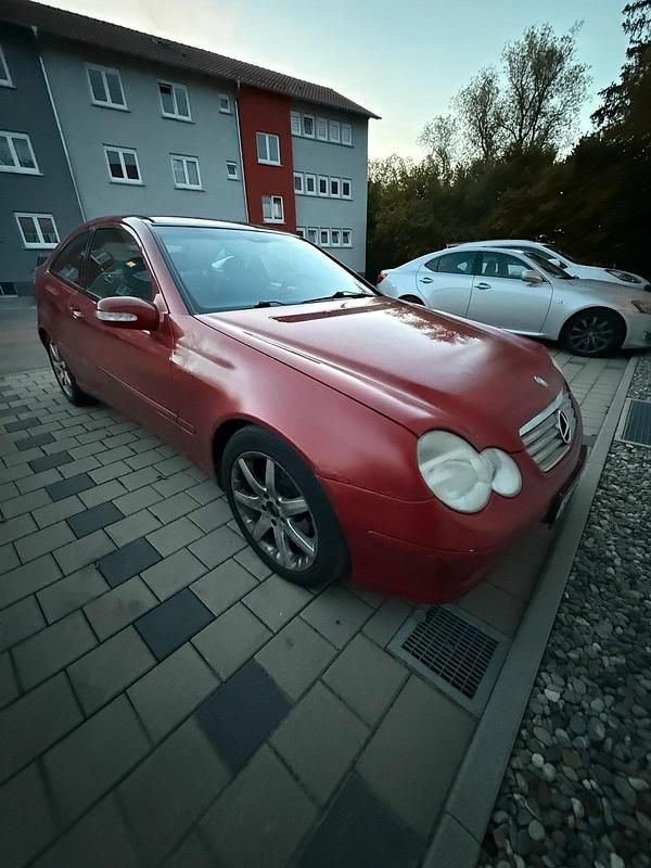Rot Gebraucht 2001 Mercedes C180 Coupé | 2.200 € (Fairer Preis) - Bild 1/4