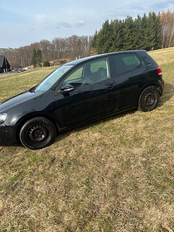 Gebraucht VW Golf VI 105 PS (77 kW) 2011 Schwarz Kleinwagen