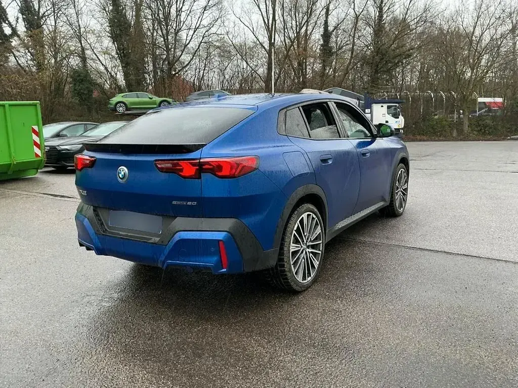 Gebraucht BMW iX2 150 kW (204 PS) 2024 Blau SUV
