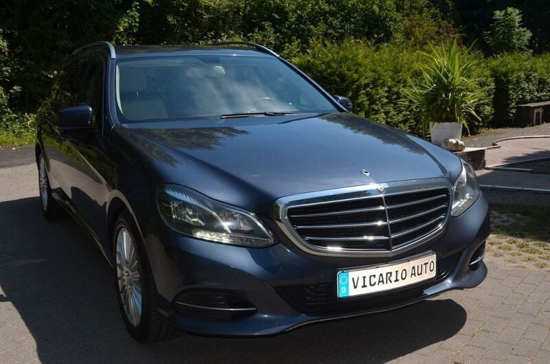 Gebraucht Mercedes E200 136 PS (100 kW) 2013 Blau Limousine