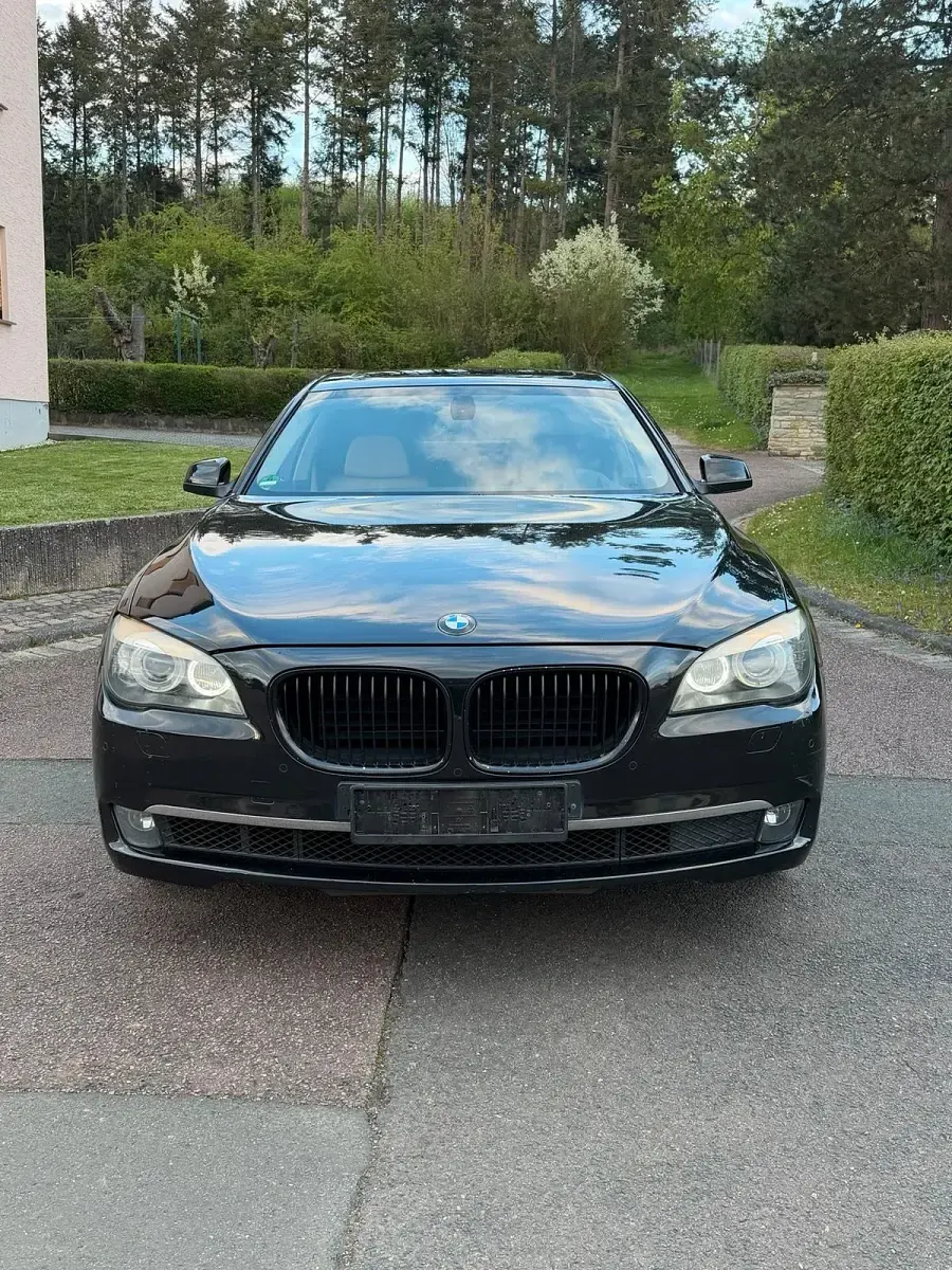 Gebraucht BMW 750 408 PS (300 kW) 2008 Schwarz Limousine