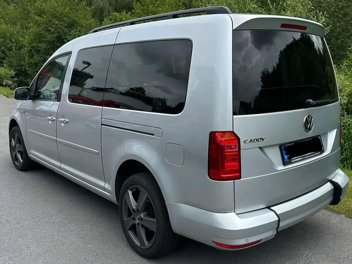 Gebraucht VW Caddy Maxi 102 PS (75 kW) 2016 Silber Van / Kleinbus