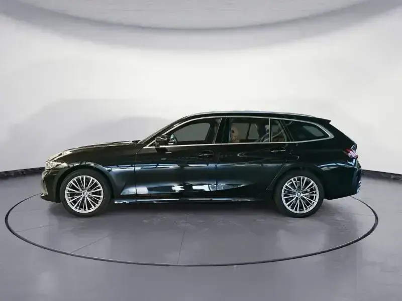 Gebraucht BMW 320 Sport Line 190 PS (139 kW) 2023 Black sapphire metallic Kombi