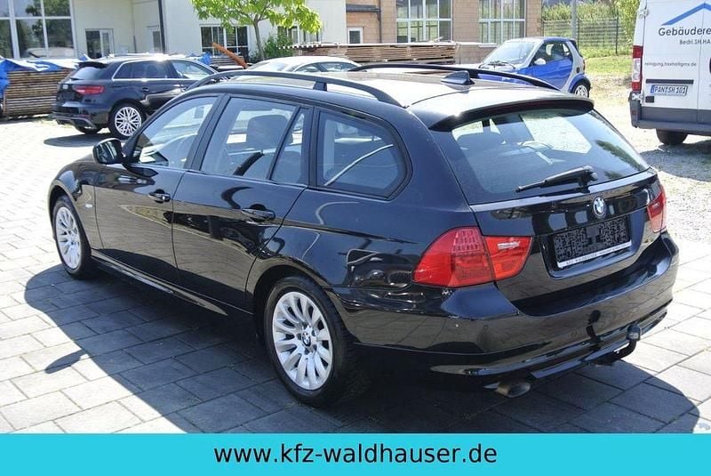 Gebraucht BMW 318 143 PS (105 kW) 2012 Schwarz Limousine