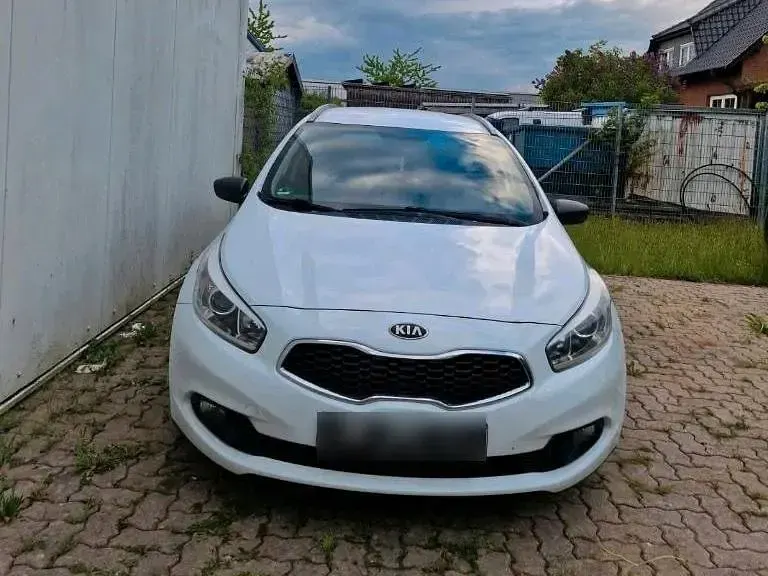 Gebraucht Kia Ceed 128 PS (94 kW) 2013 Weiß Kleinwagen