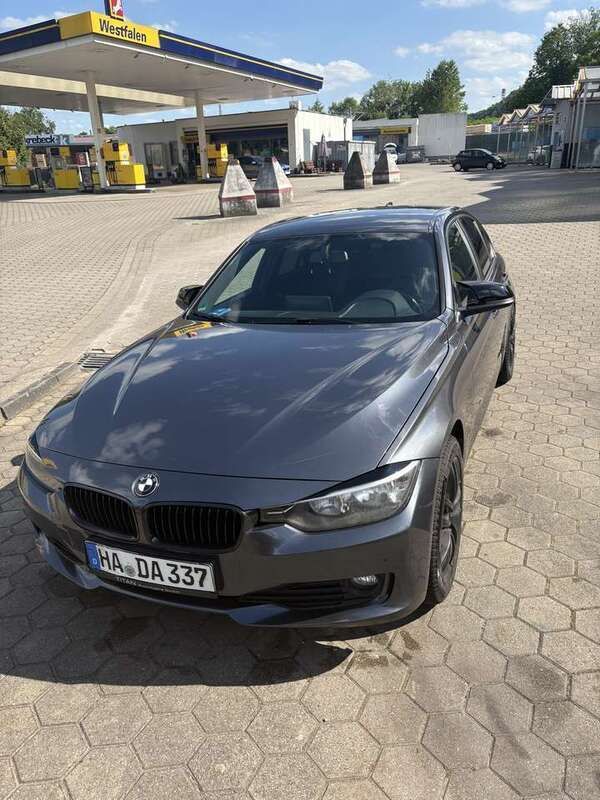 Gebraucht 2012 BMW 318 Sport Line Limousine | 8.750 € (Teuer) - Bild 1/4