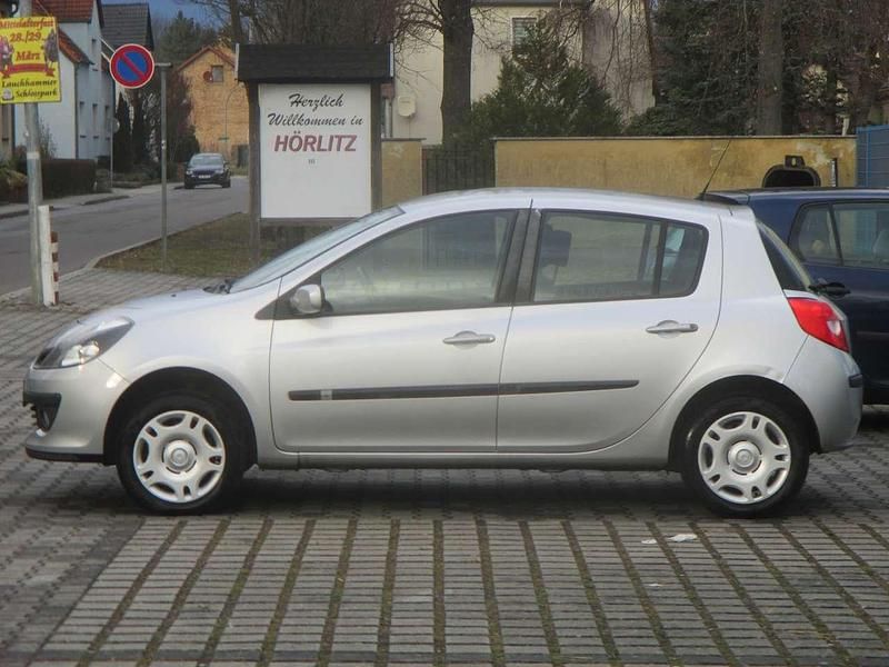 Gebraucht Renault Clio II Dynamique 75 PS (55 kW) 2008 Platingrau Kleinwagen