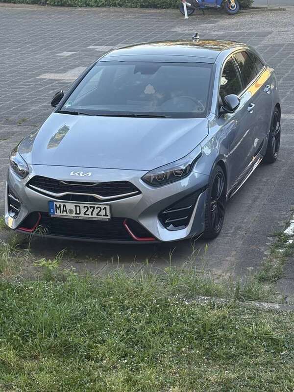 Silber Gebraucht 2024 Kia ProCeed Kleinwagen | 29.500 € (Guter Preis) - Bild 1/4