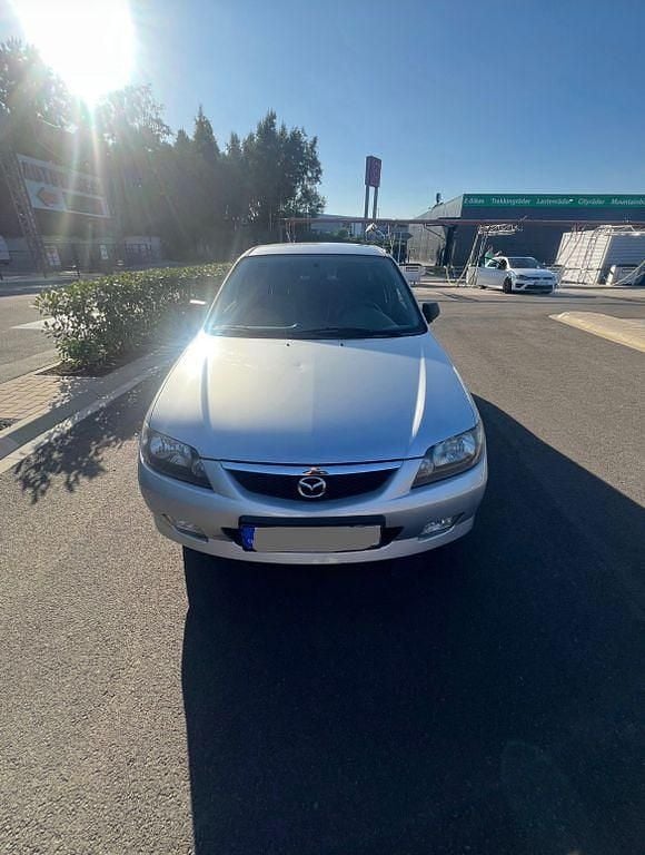 Gebraucht Mazda 323 98 PS (72 kW) 2002 Silber Limousine