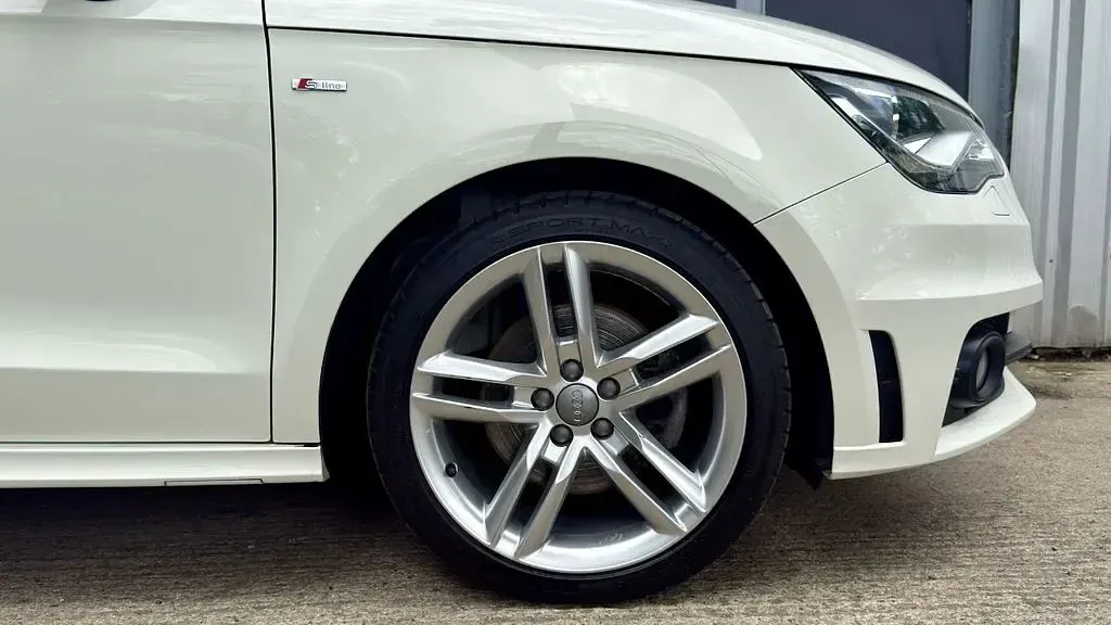 Gebraucht Audi A1 S-line plus 185 PS (136 kW) 2012 Weiß Kleinwagen