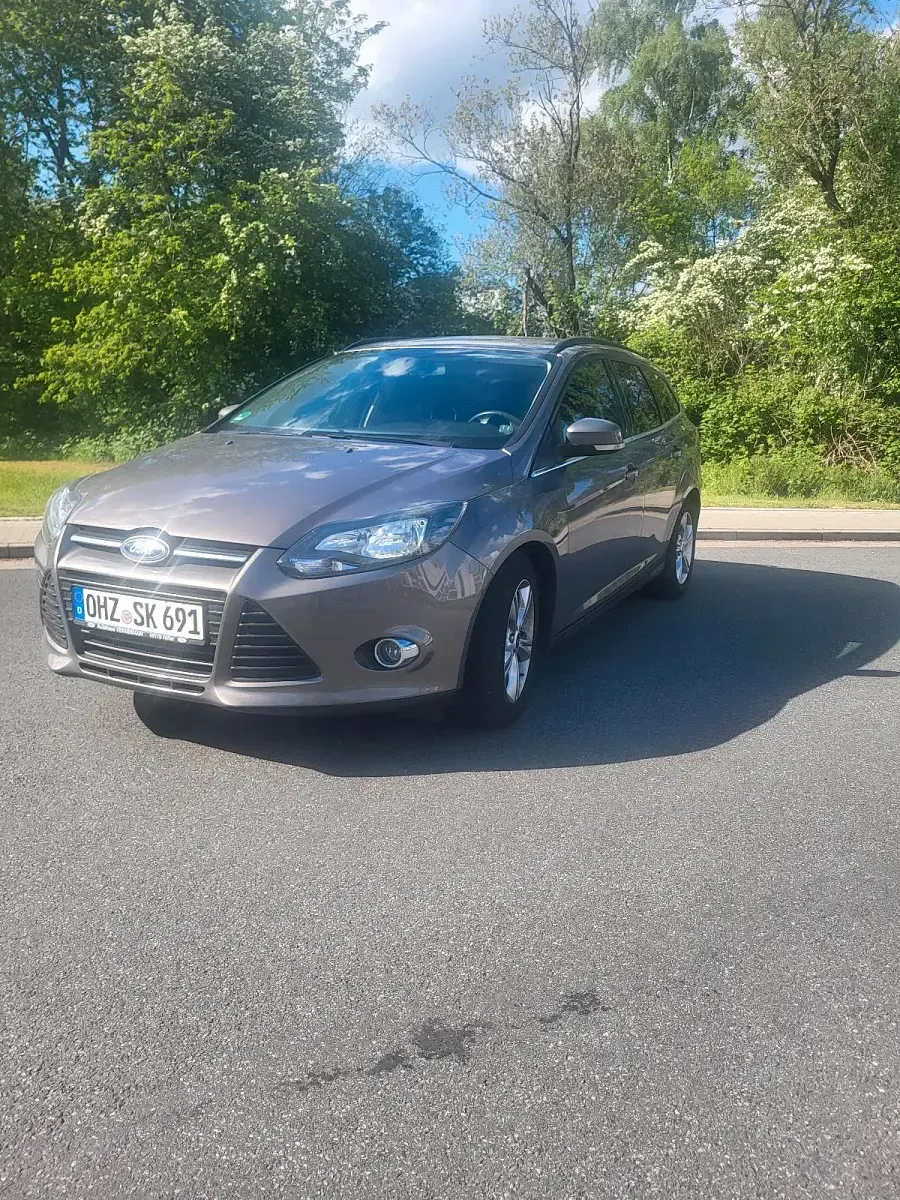 Gebraucht Ford Focus 101 PS (74 kW) 2013 Grau Kombi