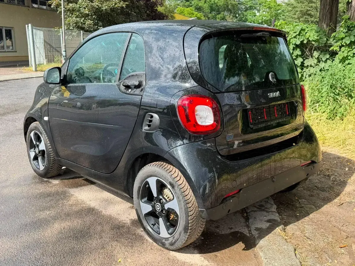 Gebraucht Smart ForTwo Coupé 60 kW (82 PS) 2021 Schwarz Coupé