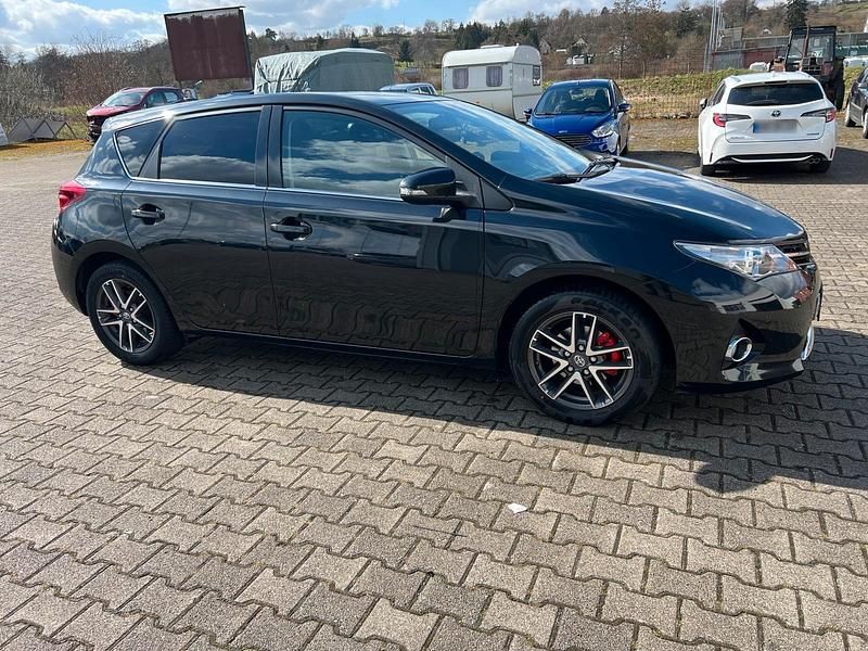 Gebraucht Toyota Auris 132 PS (97 kW) 2015 Schwarz Kleinwagen