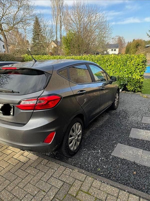 Gebraucht Ford Fiesta Cool & Connect 101 PS (74 kW) 2023 Grau Limousine
