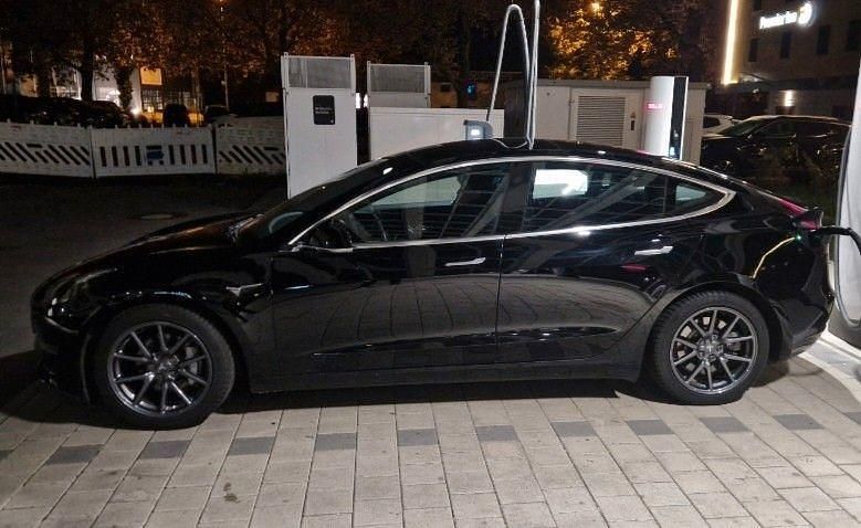 Gebraucht Tesla Model 3 Standard Range Plus 225 kW (306 PS) 2019 Schwarz Limousine