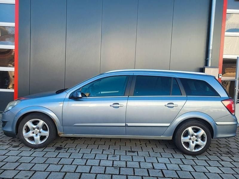 Gebraucht Opel Astra 116 PS (85 kW) 2008 Silber Limousine