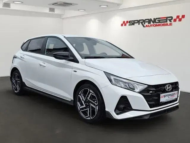 Gebraucht Hyundai i20 Prime 101 PS (74 kW) 2025 Atlas white/ phantom black / s Kleinwagen