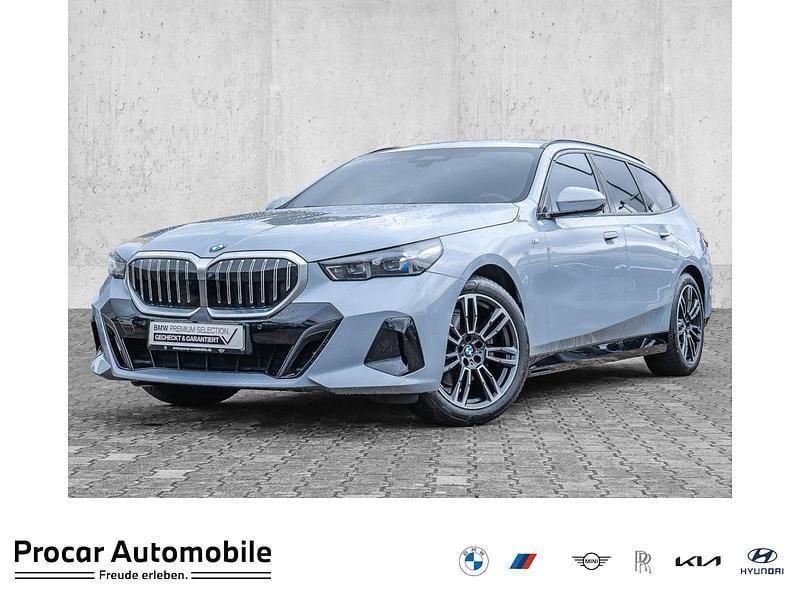 Grau Gebraucht 2024 BMW 520 M Sport Kombi | 52.410 € (Superpreis) - Bild 1/4