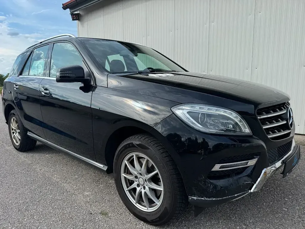 Gebraucht Mercedes ML350 258 PS (189 kW) 2013 Obsidianschwarz SUV