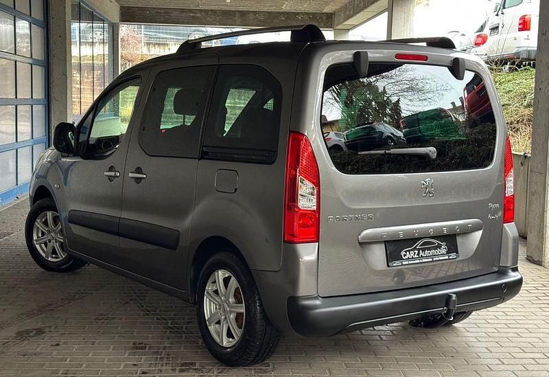 Gebraucht Peugeot Partner Tepee Family 109 PS (80 kW) 2009 Braun Van / Kleinbus