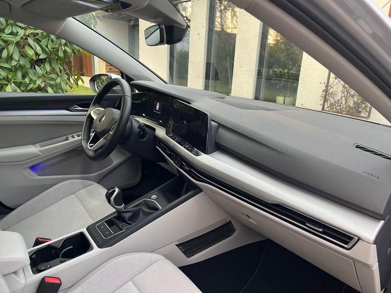 Gebraucht VW Golf VIII Life 131 PS (96 kW) 2022 Grau Limousine